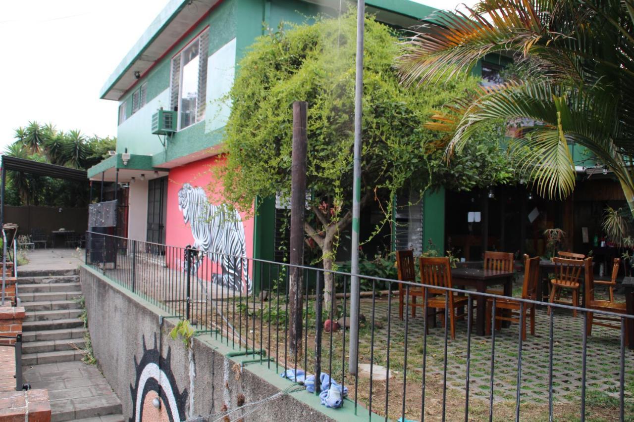 Casa Yoses Hostel Сан-Хосе Экстерьер фото