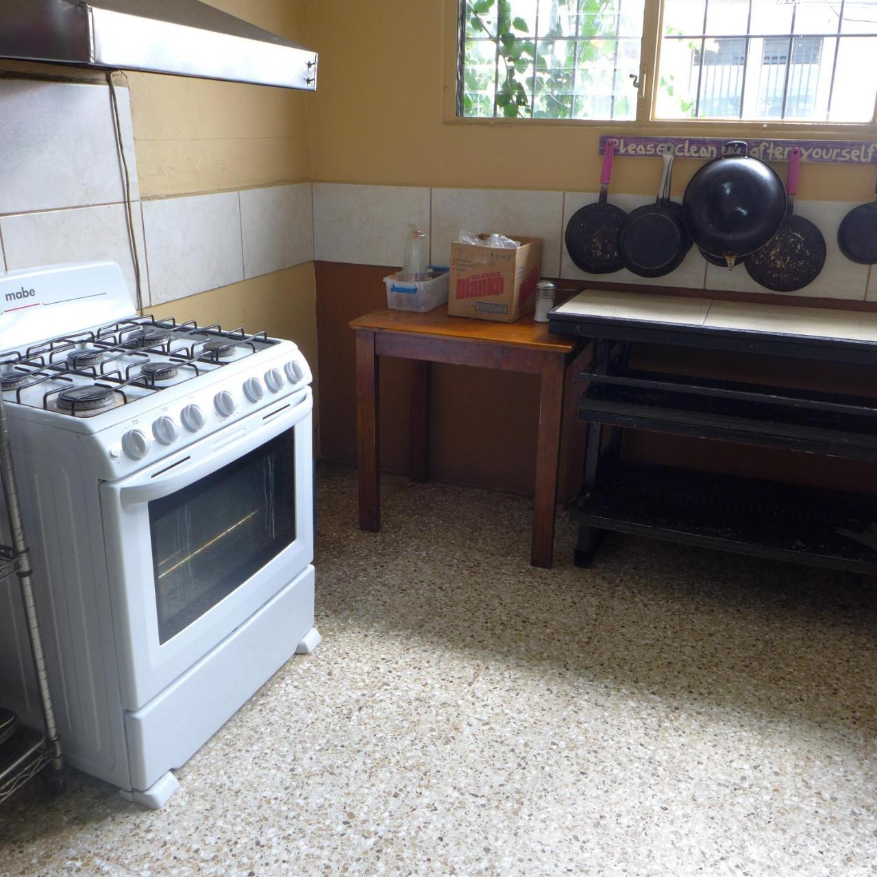 Casa Yoses Hostel Сан-Хосе Экстерьер фото